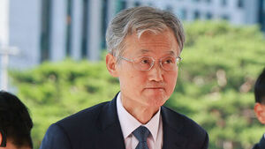 Chief Justice Faces Deepening Deliberations, Postpones Statement on Supreme Court Justice Re-Nomination
