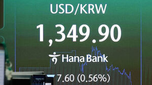 Dollar Exchange Rate Hits Lowest in 1 Year and 2 Months... Will It Fall Further?