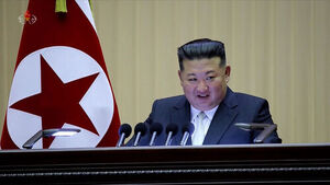North Korea's Kim Jong-un Poses with Educators, Calls for Fostering Capable Talent