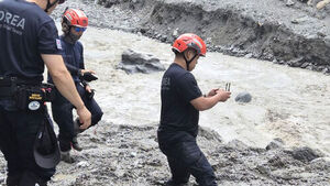 South Korea's Emergency Relief Team Rescues Chinese Survivor, Recovers Body in Nepal