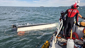 Two Dead after Motorboat Capsizes off Yeongjongdo, Incheon; Waves Suspected as Cause