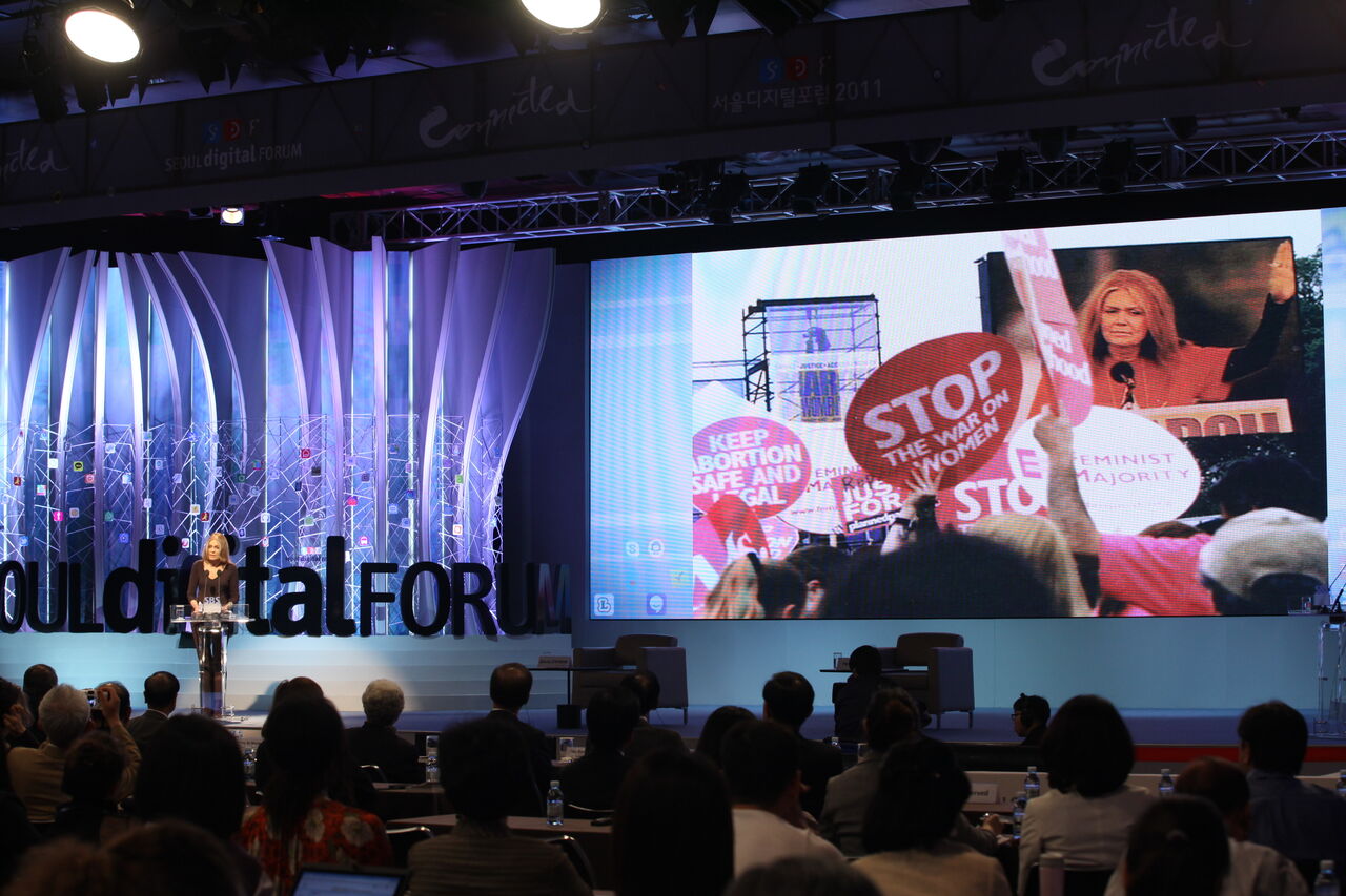 Gloria Steinem giving a keynote address at SDF 2011