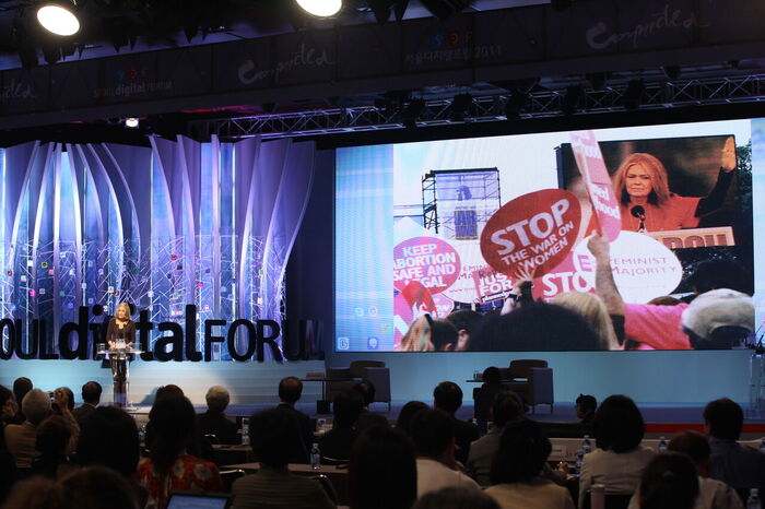 Gloria Steinem giving a keynote address at SDF 2011