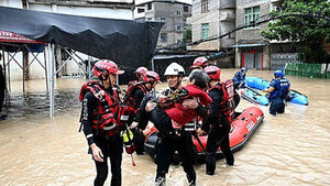 Landslides Triggered by Typhoon Soudelor in China Leave 5 Dead and 9 Missing