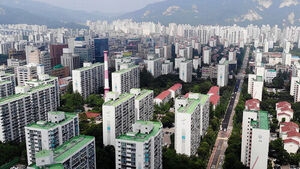 [친절한 경제] 집값 따라 종부세 늘어난다&hellip;2030년엔 '9배'