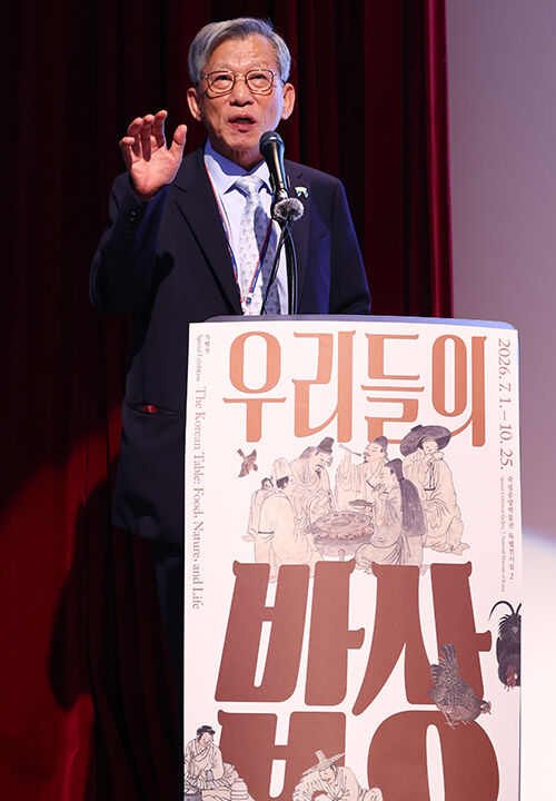 Yoo Hong-jun, Director of the National Museum of Korea, delivers a speech during a press preview for the special exhibition 'Our Dining Table' at the National Museum of Korea in Yongsan-gu, Seoul, on the 30th.