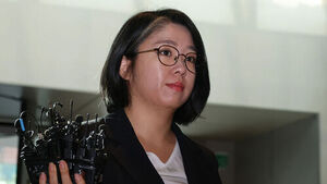 용혜인 성평등가족부 장관 후보자가 7일 서울 서대문구에 마련된 인사청문회 준비 사무실로 출근하고 있다.