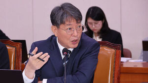 검찰, '보좌관 명의 주식 차명거래' 혐의 이춘석 의원 기소