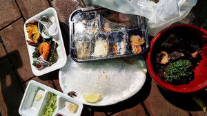 [사건why] 10만 원어치 다 먹고 "벌레 나왔다"&hellip;무조건 환불? 점주 '분통'