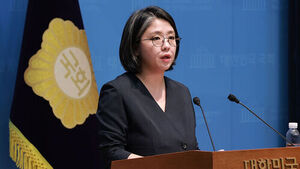 용혜인 성평등가족부 장관 후보자가 10일 국회 소통관에서 입장 발표 기자회견을 하고 있다.
