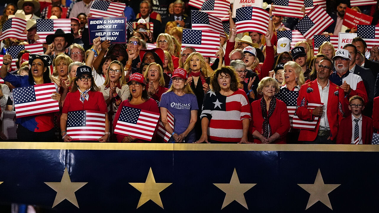 People listen to President Donald Trump's speech at the Republican National Convention (Photo: AP, Yonhap News)