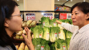 Agriculture Minister Song Mi-ryeong Inspects Chuseok Holiday Produce Supply and Distribution