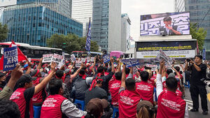 13일 서울지방고용노동청 앞에서 전국민주노동조합총연맹(민주노총)이 '전국이주노동자대회'를 열고 있다.