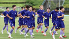 3일 나고야 도요타스포츠센터에서 열린 남자 축구 국가대표팀 훈련에서 선수들이 몸을 풀고 있다. 