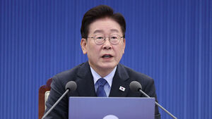 이 대통령 지지도 33.8% 최저 기록&hellip;9주 연속 하락