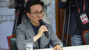 김민석 "힘 모을 시점에 노무현 탄핵 전조와 비슷한 상황&hellip;황당하다"