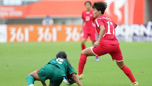14일 일본 오사카 얀마 스타디움 나가이에서 열린 2026 아이치&middot;나고야 아시안게임 여자 축구 조별리그 1차전 북한과 방글라데시의 경기. 북한 김경영이 드리블로 수비를 제치고 있다. (사진=연합뉴스)