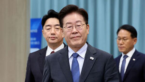 이 대통령 지지율 33.8%&hellip;"진보&middot;청년층 상당폭 이탈"