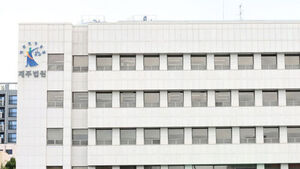 필로폰 은어&middot;백색결정 사진 보내며 "함께 투약하자"&hellip;징역 2년