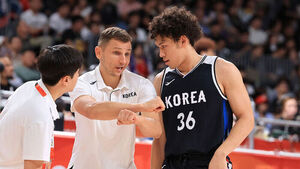 '남자농구 4강행' 마줄스 감독 "우리 시스템 발휘된 덕분"