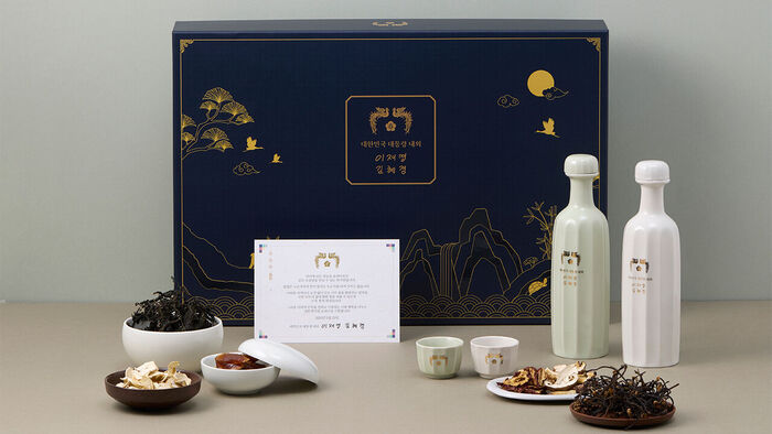 Cheong Wa Dae reported on September 16 that President Lee Jae-myung delivered gifts consisting of regional specialties from across the country to people from all walks of life on the occasion of Chuseok. (Photo courtesy of Cheong Wa Dae, Yonhap News)