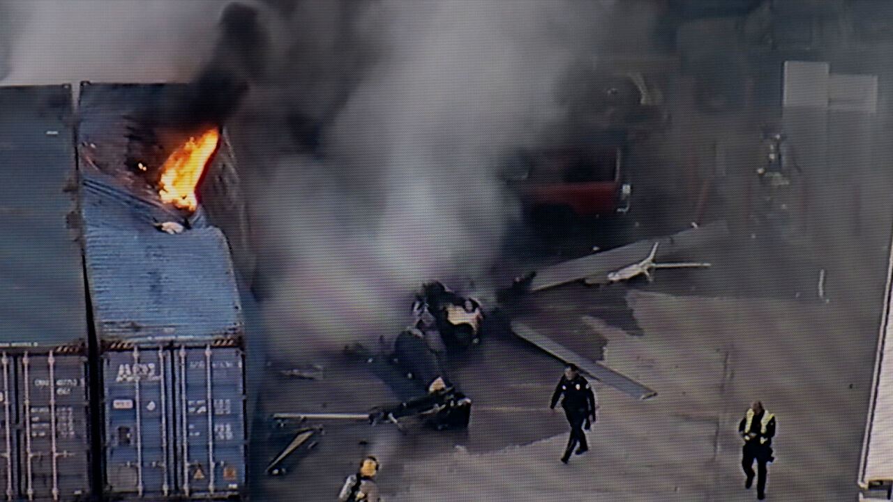 The helicopter that crashed while reporting in LA (Photo: AP, Yonhap News)