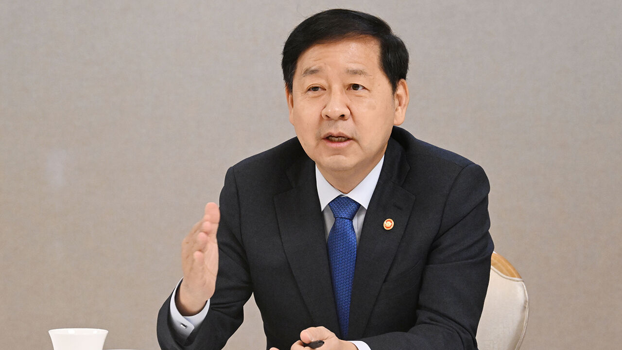 Deputy Prime Minister and Minister of Economy and Finance Koo Yun-cheol presides over and speaks at the expanded macroeconomic and financial meeting held at the Government Complex-Seoul in Jongno-gu, Seoul, on September 17. (Photo provided by the Ministry of Economy and Finance, Yonhap News)