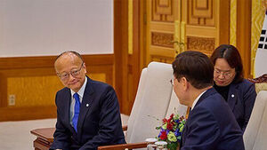 "아무도 일본을 초강대국이라 생각 안 해"&hellip;일본인 ADB 총재의 경고