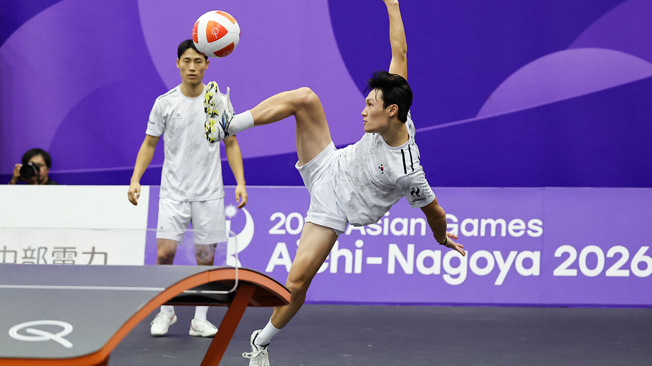 South Korea's Lee Joon-seok and Lee Tae-bin compete against the Indian team during the Teqball men's doubles Group B preliminary match of the 2026 Aichi-Nagoya Asian Games held at the Nagoya Higashi Sports Center in Japan on the 17th.