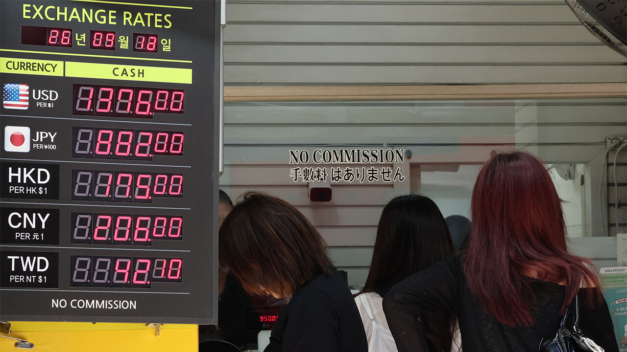 The Bank of Japan, the country's central bank, raised its benchmark interest rate again at a monetary policy meeting on the 18th after three months. Pictured is a currency exchange office in Myeong-dong, Seoul, on the same day. (Photo: Yonhap News)
