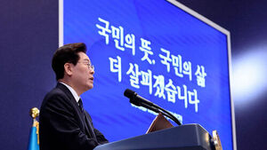[정치사냥꾼] 웃음기 뺀 100분&hellip;평가 갈린 대통령 기자회견