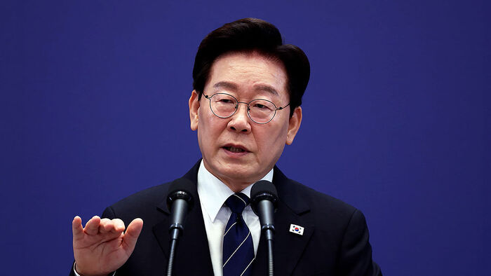 [사실은] 이 대통령 지지율, 전임 대통령과 비교해 보니
