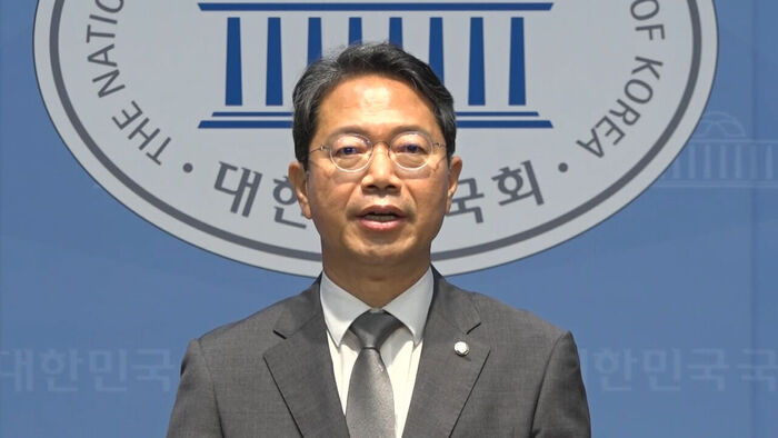 대통령 회견 하루 만에 전격 사퇴&hellip;"국민 눈높이에 못 미쳐"