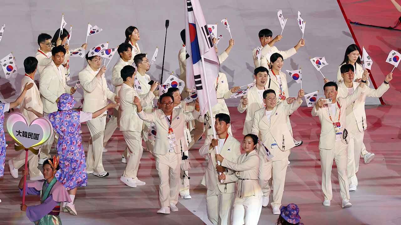 19일 일본 나고야 미즈호공원 육상경기장에서 열린 2026 아이치·나고야 아시안게임 개회식에서 대한민국 선수단이 입장하고 있다. (사진=연합뉴스)