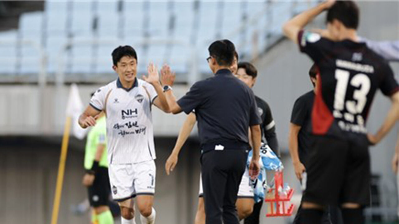 고재현·박세진 '전역 축포'…김천, 모레노 관전 부천전 2대 0 완승