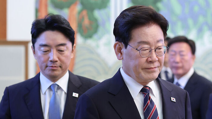 이 대통령, '사의 표명' 강훈식에 "아직 어떻게 할지 결정 못 해"