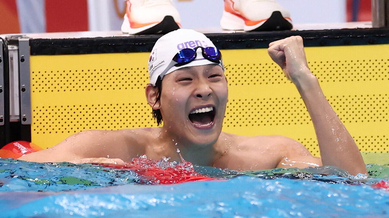 21일 도쿄 아쿠아틱스 센터에서 열린 2026 아이치·나고야 아시안게임 수영 남자 50m 자유형 예선. 한국 김영범이 대회 신기록을 세운 후 기뻐하고 있다. (사진=연합뉴스)