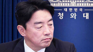 Presidential Chief of Staff Kang Hoon-sik Offers to Resign to "Take Responsibility"