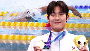'Rookie' Kim Young-beom Smashes Meet Record for Korea's First Swimming Gold