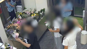 "여학생 4명, 매장에 오더니"&hellip;CCTV 공개한 업주 분통