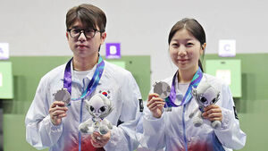 Ban Hyo-jin and Park Ha-jun Win Silver in Air Rifle Mixed Team