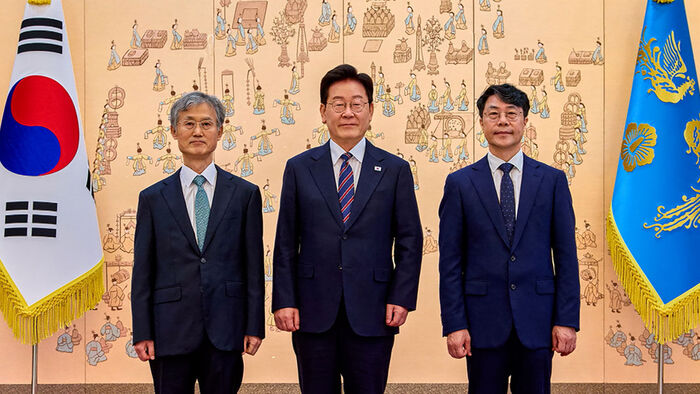 즉각 입장 낸 청와대&hellip;"빈집털이" 격앙된 반응도