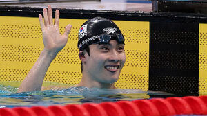 Swimmer Hwang Sun-woo and Fencer Oh Sang-uk Eyeing Second Consecutive Individual Gold Medals Today