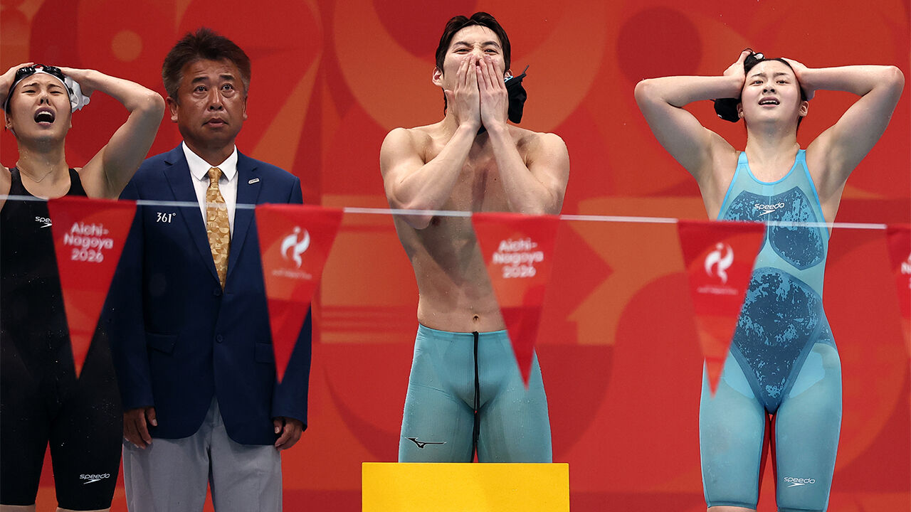 "팔을 좀 더 길러서 왔으면"…유쾌한 혼성 혼계영팀