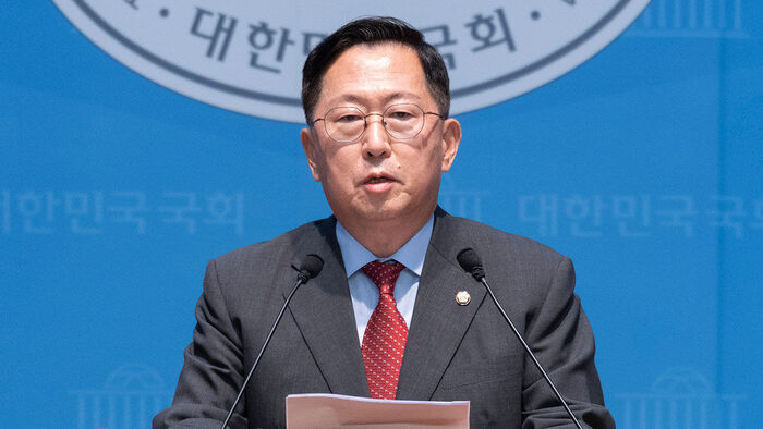 유용원 "북한 포로 2명, 6월 송환 합의&hellip;사나흘 전 한국 도착"