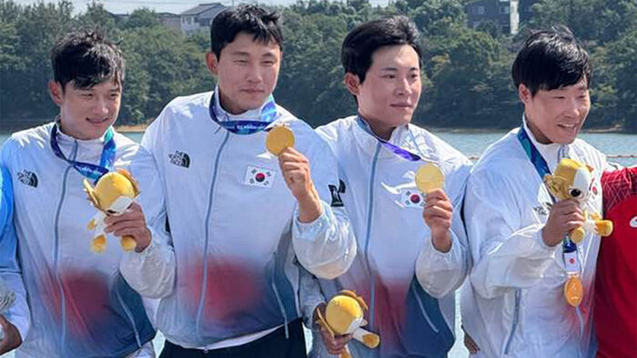 First-ever K4 gold celebration for South Korean canoeing (Photo provided by Korea Canoe Federation, Yonhap News)