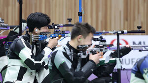 25일 일본 아이치현 종합사격장에서 열린 2026 아이치&middot;나고야 아시안게임 남자 50ｍ 소총 3자세 개인전 결선 경기. 한국 정승우가 과녁을 조준하고 있다.