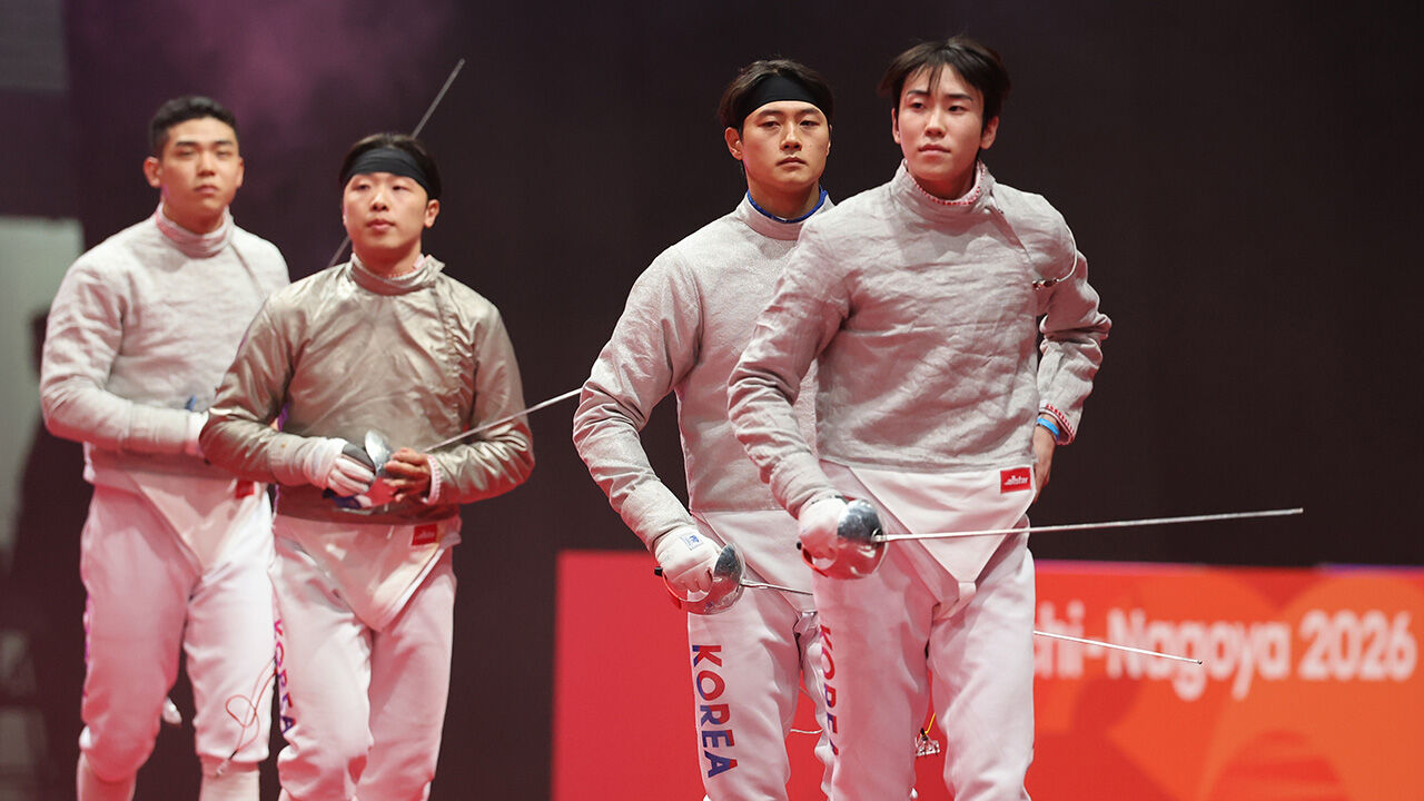 '대역전승' 펜싱 남자 사브르, 일본 꺾고 금메달…오상욱 2관왕