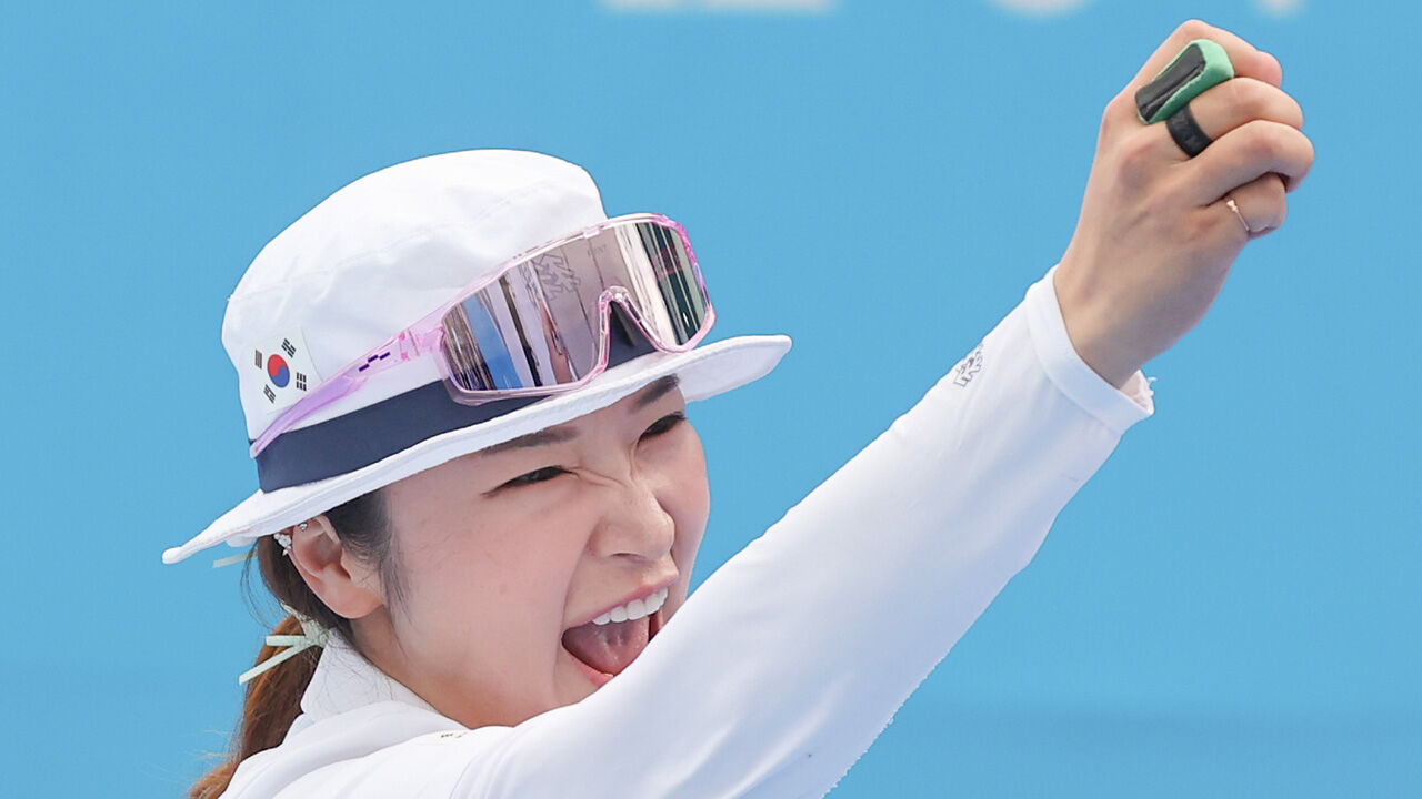 12일 광주 동구 국립아시아문화전당 5·18민주광장에서 열린 2025 세계양궁선수권대회 리커브 여자 개인전 결승에서 승리한 강채영이 기뻐하고 있다. (사진=연합뉴스)