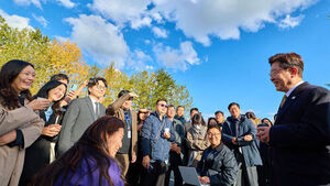 President Lee and First Lady Hold Tea Meeting in Anchorage on Way Back from Overseas Tour